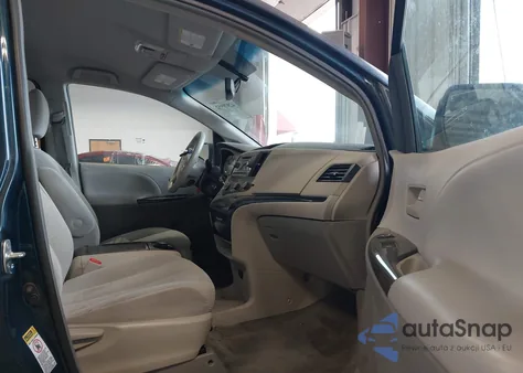 2012 Toyota Sienna Le V6 8 Passenger z USA, uszkodzony, nr VIN 5TDKK3DC4CS269466